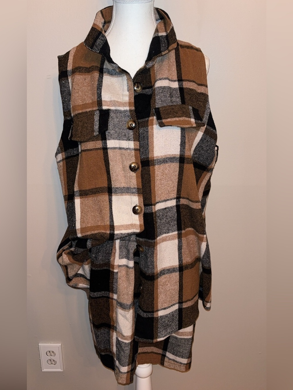 Plaid Button-Front Sleeveless Shacket in Brown & Black